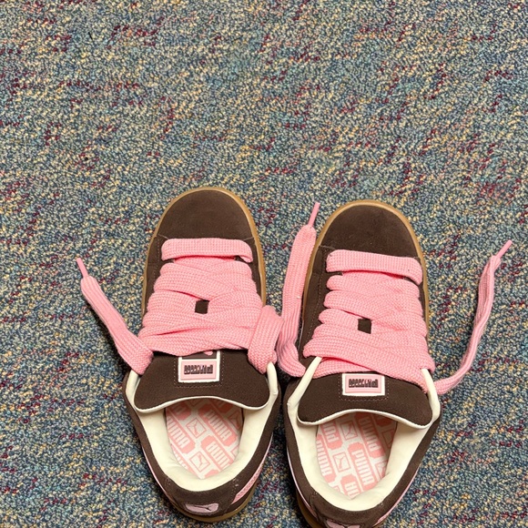 Puma Shoes - Puma Womens Brown Sneakers with Pink Laces